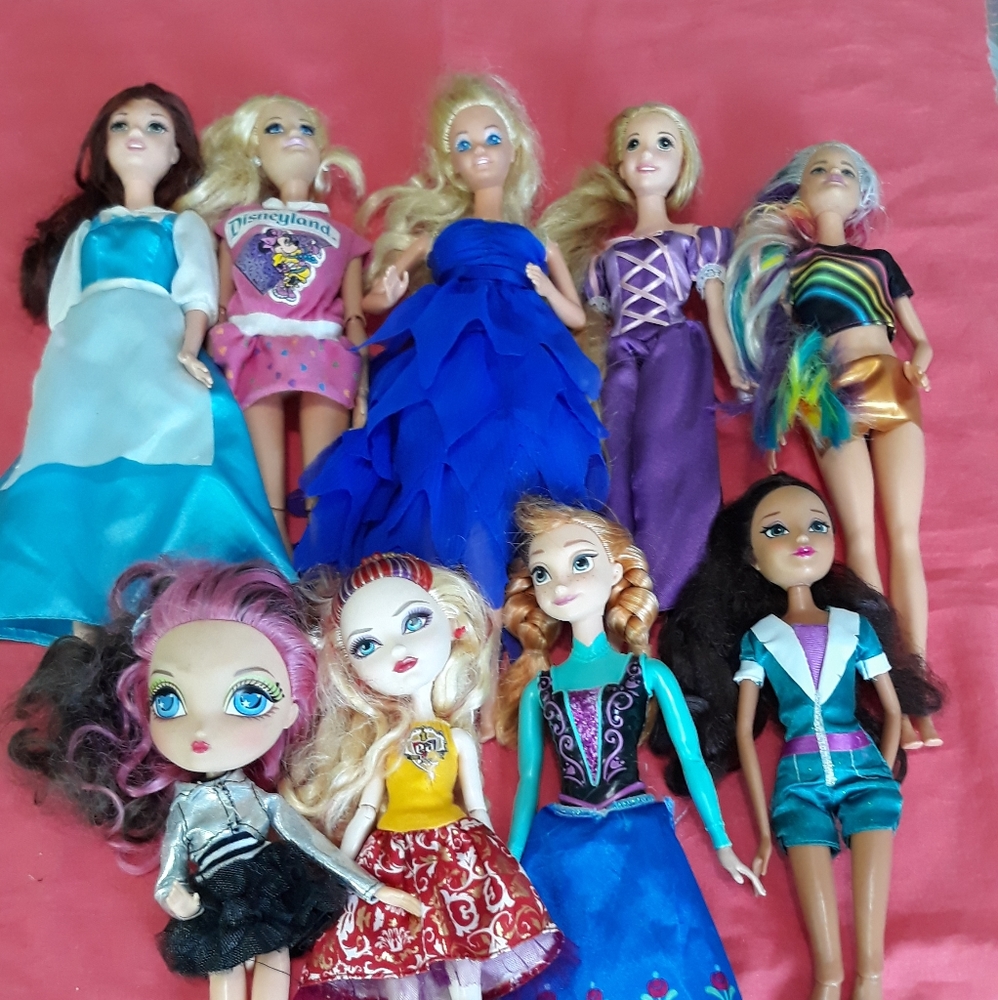 BARBIE DOLLS  LOT